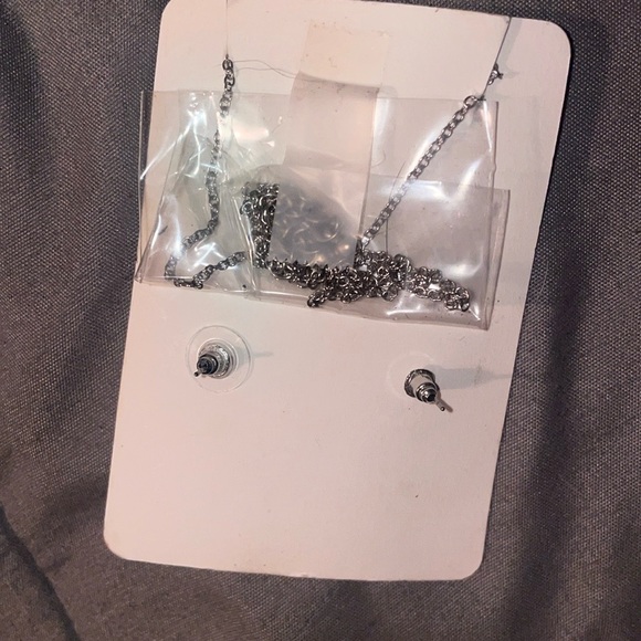 Amelia Rue Jewelry Set - Picture 2 of 2